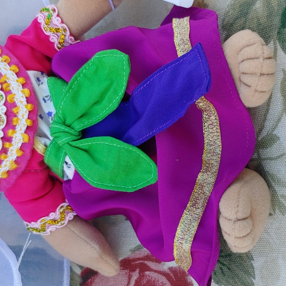 Vintage Disney Parks It's a Small World India Doll with Veil 9" x 5" NWT - Picture 4 of 11